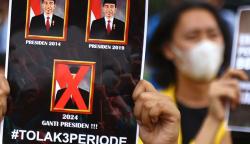 Aksi BEM se-Sumatera Selatan Blokade Jalan Tolak Jabatan Presiden 3 Periode