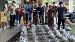 Mantap! Pemilik Jembatan Perahu di Karawang Beli Mobil Pajero Cash Pakai Koin Rp500<