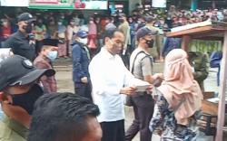 Bagikan Bantuan Modal Kerja dan BLT di Jambi, Jokowi: Jangan Difoya-foyakan