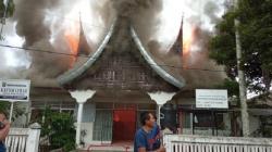 Kantor Lurah Bukit Apit Puhun Sumbar Ludes Terbakar, Kerugian Capai Rp500 Juta 