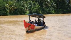 Nyawa Siswa SDN Ciloma Terancam Buaya Sungai Cikaso, Ridwan Kamil Kirim Perahu Kemanusiaan<