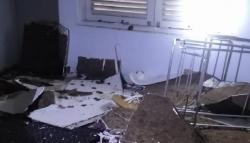 Diterjang Hujan Disertai Angin Kencang, Ruangan Kantor Camat Mande Cianjur Ambruk<