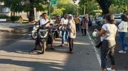 Indahnya Toleransi Beragama, Umat Nasrani di Mataram Bagikan Takjil Gratis