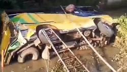 Dihantam Truk, Elf Masuk Irigasi di Pantura Indramayu, Ibu Rumah Tangga Tewas<