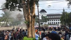 Ini Aspirasi yang Disuarakan Mahasiswa dalam Aksi Unjuk Rasa 11 April di Gedung Sate<