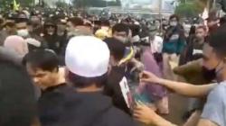  Identitas 4 Pria Diduga Pengeroyok Ade Armando Viral di Medsos, Polisi: Masih Diburu<