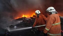 Gudang Penyimpanan Barang Elektronik Ludes Terbakar di Surabaya