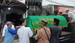 Suasana Pemakaman Jenazah Pedangdut Ona Sutra Nasution