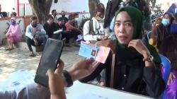 Ribuan Warga Kendal Mulai Antre Ambil BLT Minyak Goreng