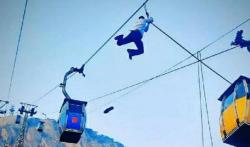 Ngeri, Tabrakan Kereta Gantung Tewaskan 3 Orang Sebagian Bergelantungan di Kabel