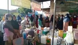 Minyak Goreng Curah Langka, Ratusan Warga Cilacap Antre Berjam-jam di Agen Penjualan 