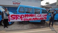 Protes Angkutan Ilegal, Sopir Angkot Jurusan Serang-Cilegon Mogok Kerja