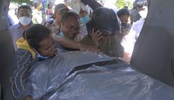 Isak Tangis Keluarga Sambut Kedatangan 18 Jenazah Korban Kecelakaan Maut Asal NTT