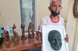 Kreatif, Seniman 77 Tahun Ini Buat Wajah Ganjar dari Tanah Liat dengan Seni Tekstur Tutul