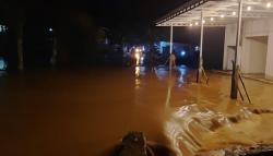  Banjir Terjang Permukiman di Darangdan Purwakarta, Kendaraan Terjebak 5 Jam