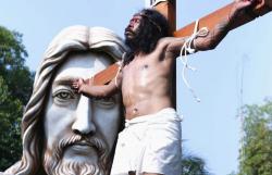 Misa Jumat Agung Gereja Santo Yakobus Alfeus Pajangan Gelar Tablo Kisah Sengsara Yesus