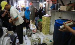 Temukan Minyak Goreng Curah Dijual Rp20.000, Ganjar ke Pedagang: Sampeyan Jangan Begitu<