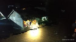 Fondasi Gudang Ambruk Timpa Rumah di Citamiang Sukabumi, 1 Keluarga Luka-Luka