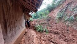 Tebing Setinggi 20 Meter Longsor, Rumah Warga dan Akses Jalan di KBB Rusak Berat<
