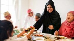 7 Cara Menjaga Pola Makan Sehat Selama Berpuasa, Jangan Skip Sahur Kurangi Minuman Manis  
