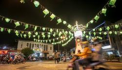Lampion Ketupat Hiasi Pasar Gede Kota Solo