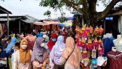 2 Pekan Jelang Lebaran, Pasar Sandang Jatibarang Indramayu Ramai Diserbu Pembeli<