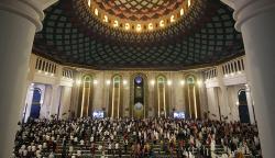 Suasana Peringatan Malam Nuzulul Quran di Masjid Al Akbar Surabaya