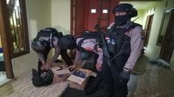 Geledah Kamar Kos, Tim Sparta Polresta Solo Temukan Puluhan Botol Miras