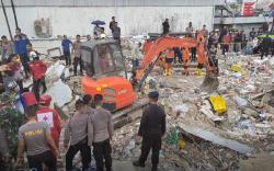 Begini Penampakan 3 Lantai Minimaket Ambruk Rata dengan Tanah