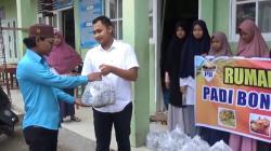 Inspiratif, Anggota Polantas di Padang Sisihkan Gaji untuk Beli 1.000 Nasi Padang