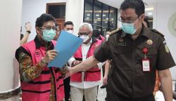 Penampakan Indrasari Wisnu Wardhana Diborgol-Pakai Baju Tahanan Kejagung