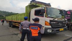 Armada Mudik Dicek di Km 125 Tol Padaleunyi, Petugas Temukan Izin Trayek Habis