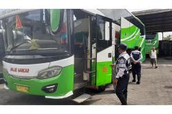 Bus Terjebak Macet, Penumpang Menumpuk di Terminal Gunungkidul