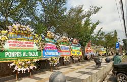 DPO Pembunuh Sadis Tewas Ditembak Polisi, Polres Kendal Dibanjiri Puluhan Karangan Bunga