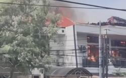 Rumah Mewah di Bekasi Terbakar, Kerugian Ditaksir Rp1,5 Miliar<