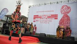 Peragaan Busana Tradisional Peringati Hari Kartini