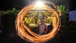 Atraksi Pemainan Api Purnacandra Menunggu Datangnya Bulan Purnama