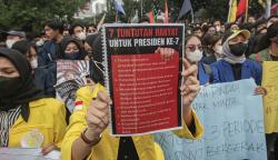 Demo Mahasiswa Padati Kawasan Patung Kuda, Ini 7 Tuntutan Massa