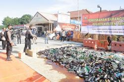 Polres Klaten Musnahkan Barang Bukti 10.057 Botol Miras Ilegal