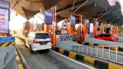 Uji Coba Peniadaan Transaksi di GT Palimanan Cirebon, Masih Ada Pengendara yang Berhenti<