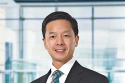 Tak Segan Tambal Sepatu dengan Lakban, Begini Didikan Orang Tua Armand Hartono