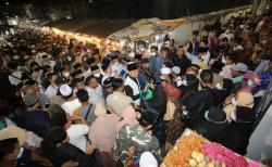 Ziarah ke Makam Sunan Ampel, AHY Disambut Ribuan Jemaah 