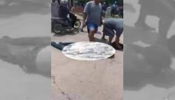 Tepergok Curi Motor di Halaman Masjid, Remaja di Indramayu Babak Belur Dihajar Warga<