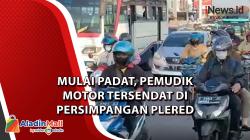 Mulai Padat, Pemudik Motor Tersendat di Persimpangan Plered Cirebon<