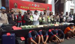 Polrestabes Surabaya Gagalkan Penyelundupan 42,8 Kg Sabu asal Jakarta, 7 Pelaku Ditangkap<