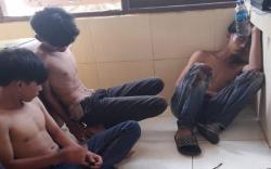Tepergok Curi Hanphone, 3 Pria Palembang Babak Belur dan Motor Dibakar Massa<