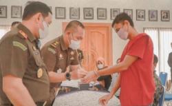 Kejari Badung Hentikan Kasus Bapak Curi Ponsel demi Anak agar Bisa Sekolah Daring