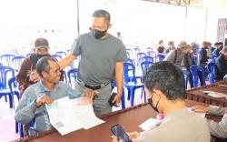 Salurkan Bantuan Tunai Pangan, Kapolresta Banjarmasin: Jika Ada Potongan Laporkan