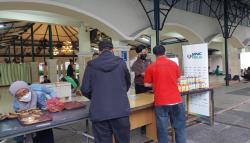 MNC Peduli dan Masjid Raudhatul Jannah Berbagi Takjil, Jemaah: Sangat Membantu Anak Kosan