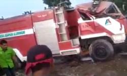 Mobil Damkar di Batubara Terbalik gegara Disalip Motor, 1 Tewas 5 Luka-Luka